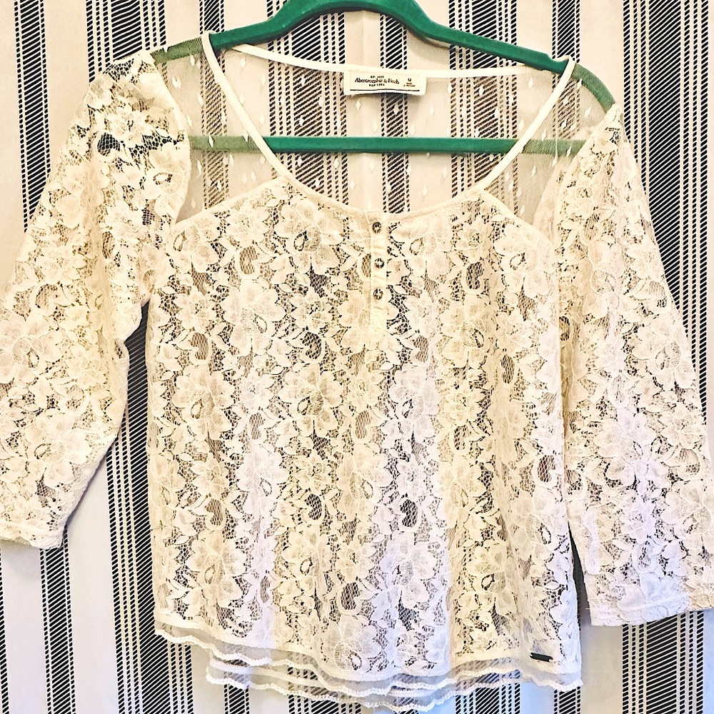 NWOT White/Cream Abercrombie and Fitch Lace Top M